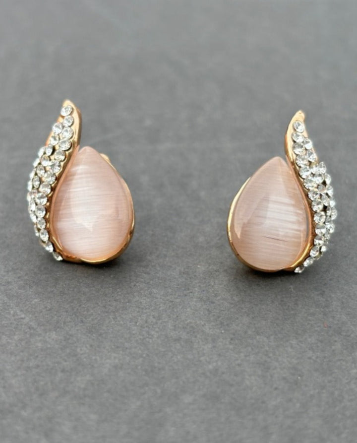 Light Peach Boond Studs