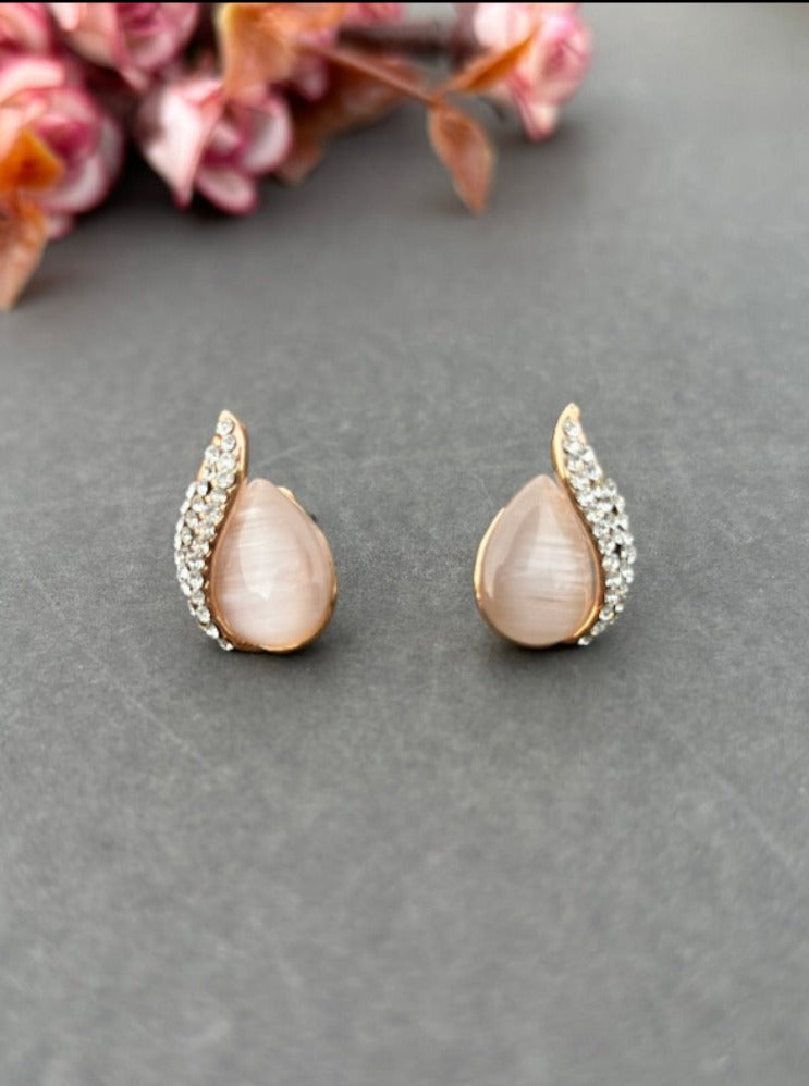 Light Peach Boond Studs