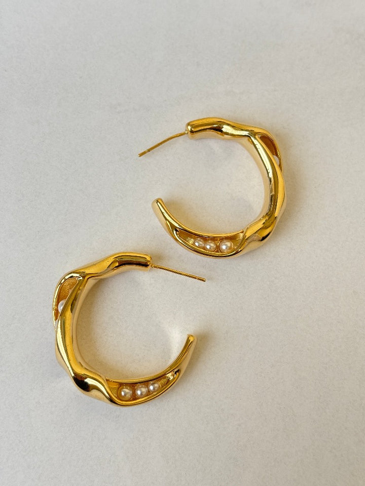 Golden pearly Hoops